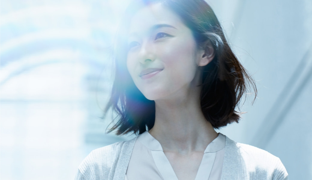 光とともに過ごすためのスキンケア＆メイクアップ