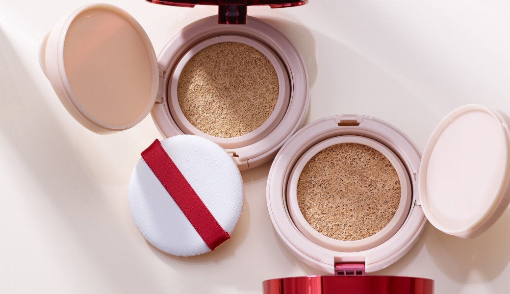 潤いを届けながら、年齢による肌悩みをカバーするベースメイク